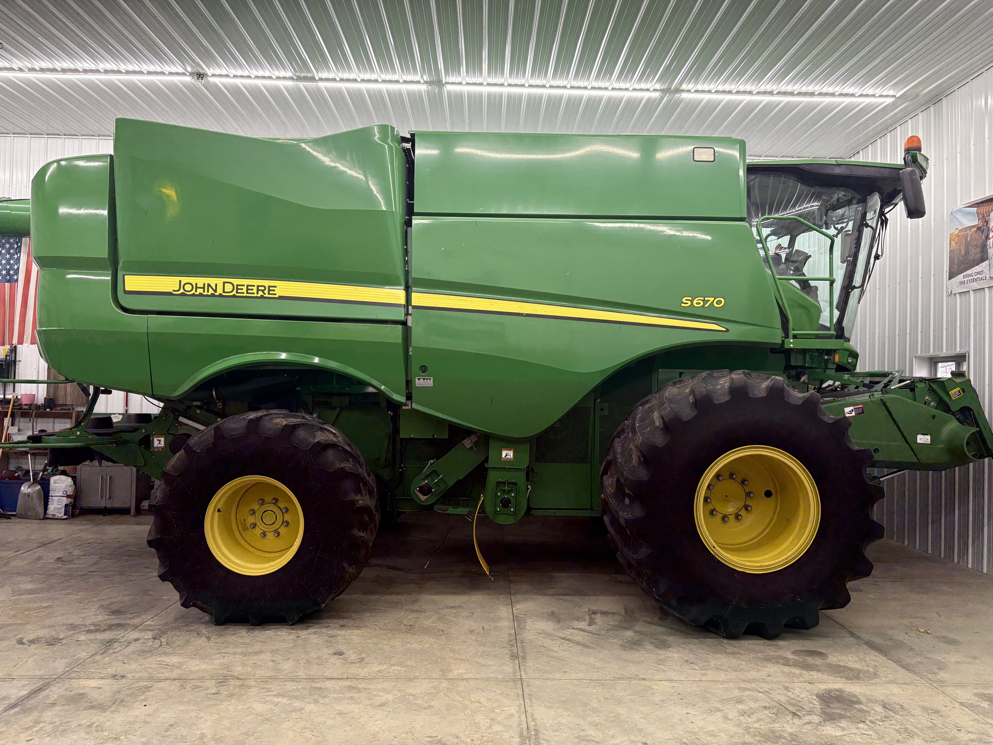 2014 John Deere S670 Image 3