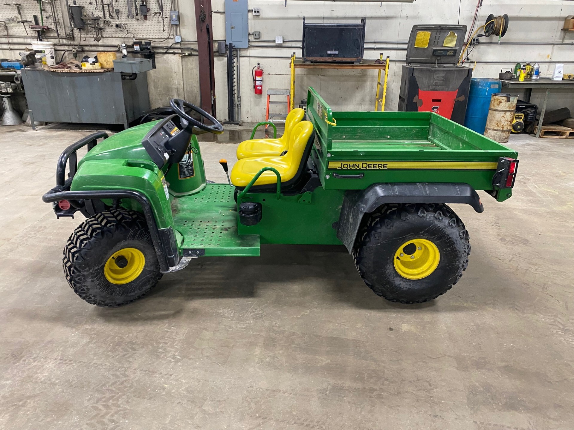 2021 John Deere TS 4X2 Image 2