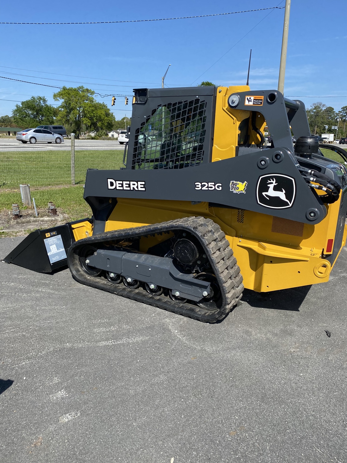 John Deere 325G Image 3
