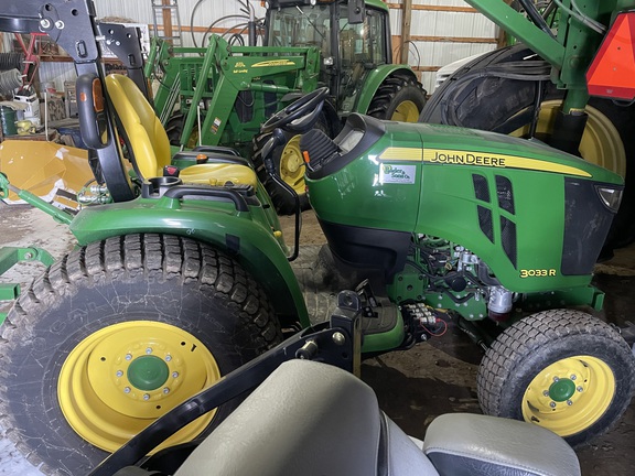 Photo of 2015 John Deere 3033R