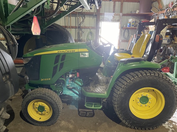 Photo of 2015 John Deere 3033R