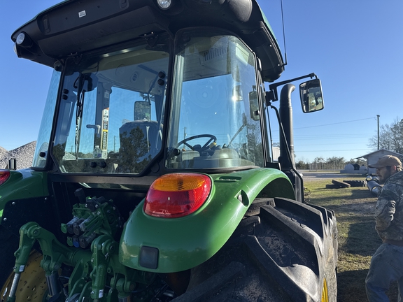 2024 John Deere 5105M Photo 4