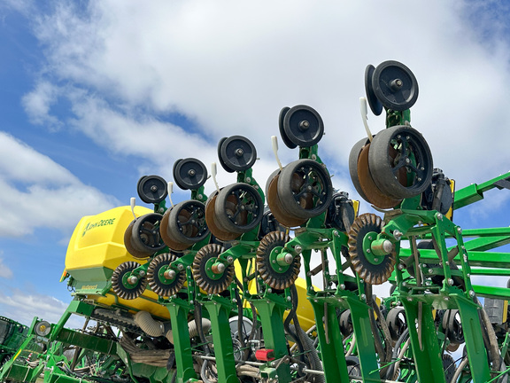 2023 John-Deere 1795