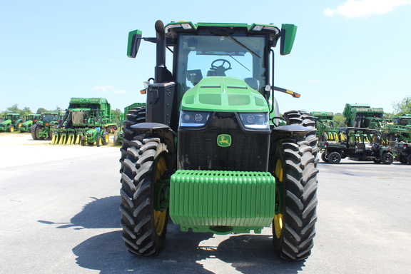 2025 John Deere 8R 230 Photo 2
