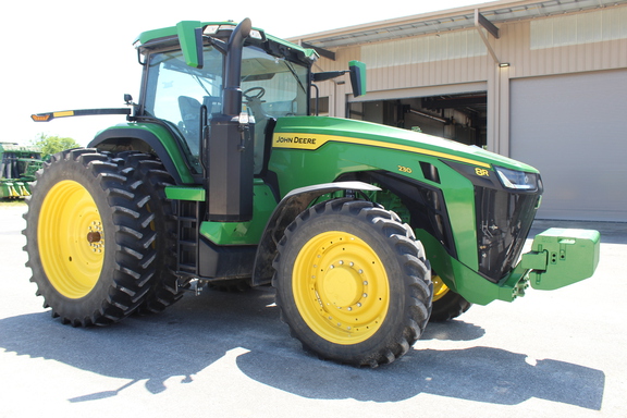 2025 John Deere 8R 230 Photo 3