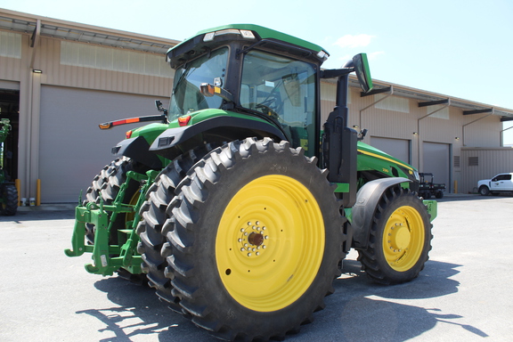 2025 John Deere 8R 230 Photo 4