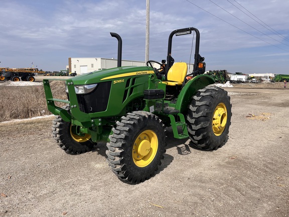  John Deere 5065E