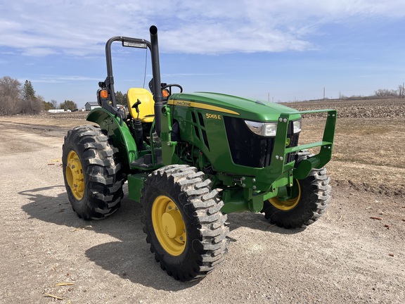 2017 John Deere 5065E - Photo3
