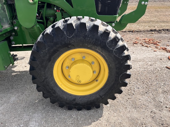 2017 John Deere 5065E - Photo12