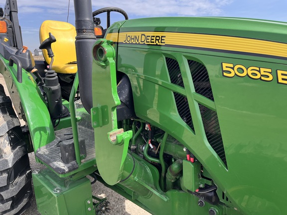 2017 John Deere 5065E - Photo27