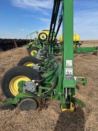 2004 John Deere 1770NT CCS (22nd thumbnail)