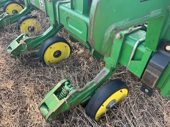 2004 John Deere 1770NT CCS (32nd thumbnail)