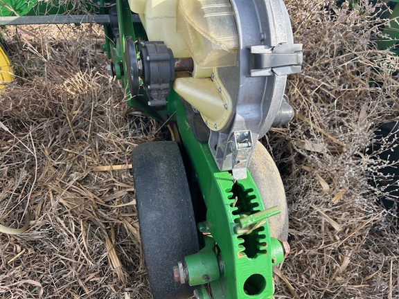 2004 John Deere 1770NT CCS (4th thumbnail)