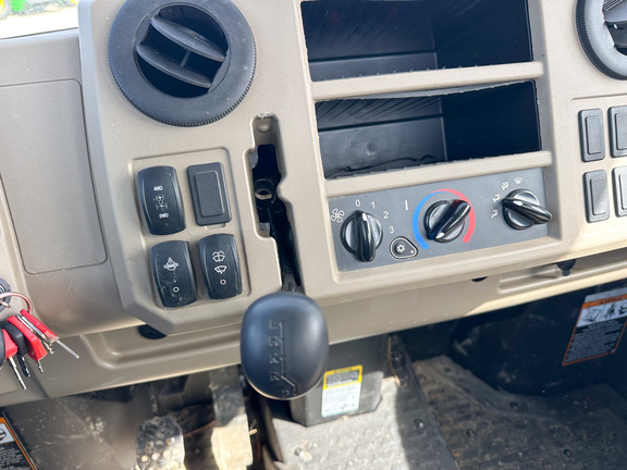 2023 John-Deere XUV865R