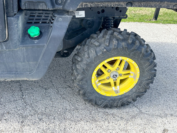 2023 John-Deere XUV865R