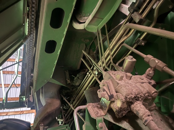 Used 1995 John Deere 9600 Combines at Horizon Ag & Turf in High Prairie, AB - Photo10