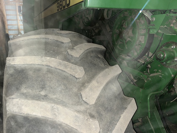 Used 1995 John Deere 9600 Combines at Horizon Ag & Turf in High Prairie, AB - Photo25