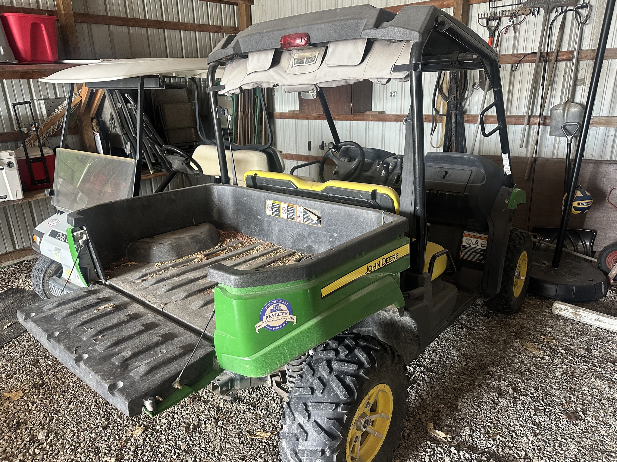2013 John Deere XUV 550 GREEN Image 4