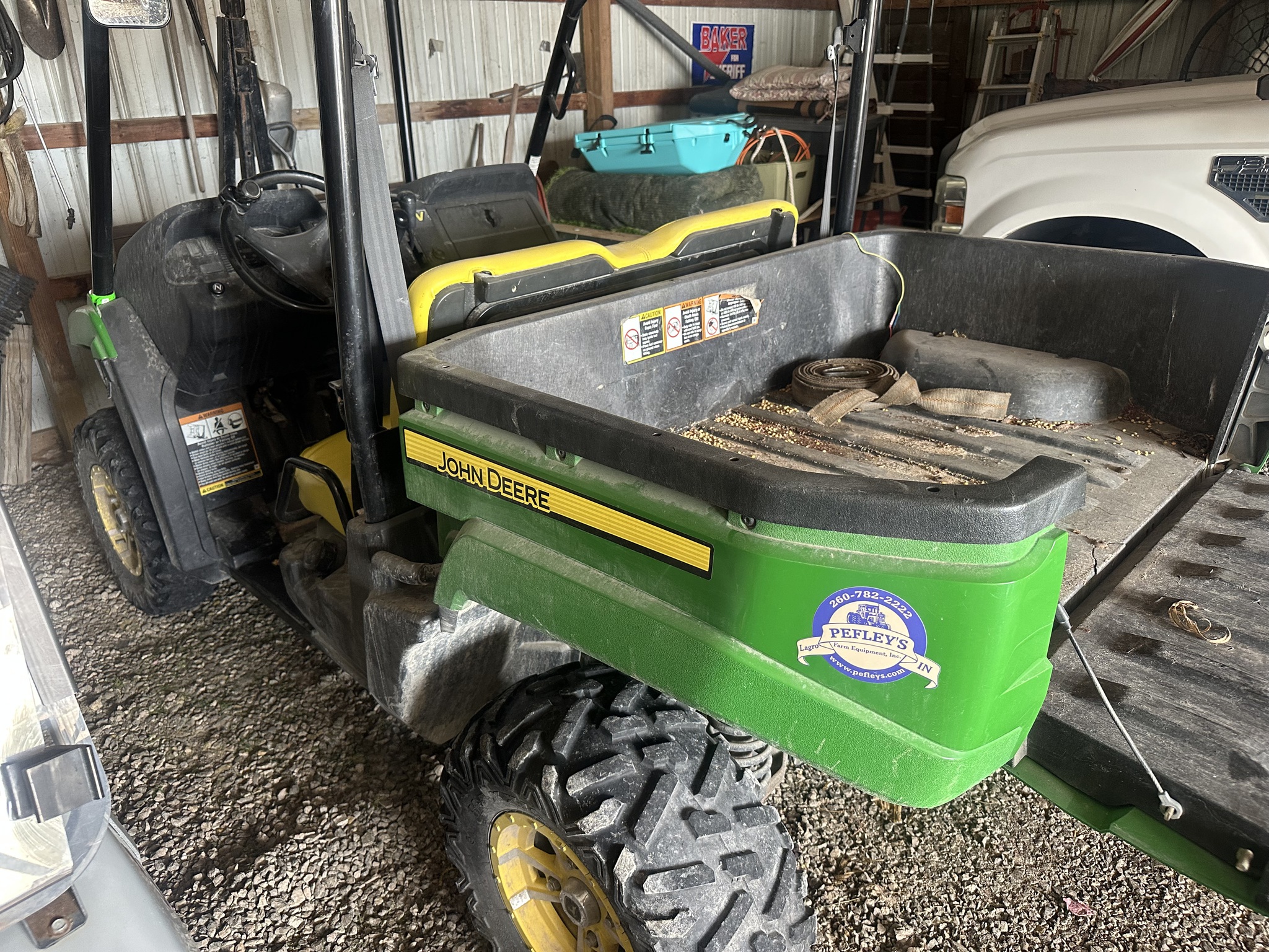 2013 John Deere XUV 550 GREEN Image 5