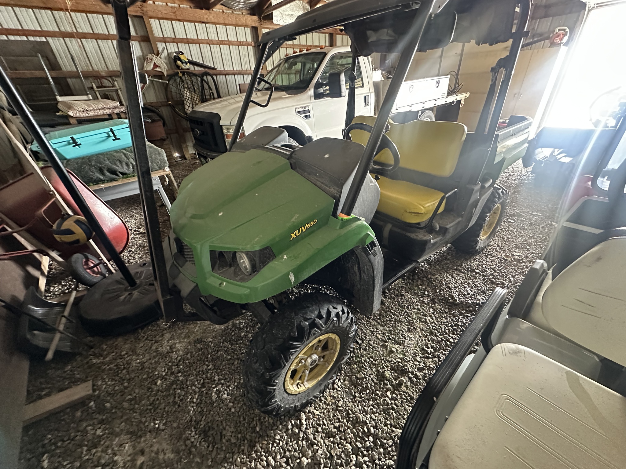 2013 John Deere XUV 550 GREEN Image 2