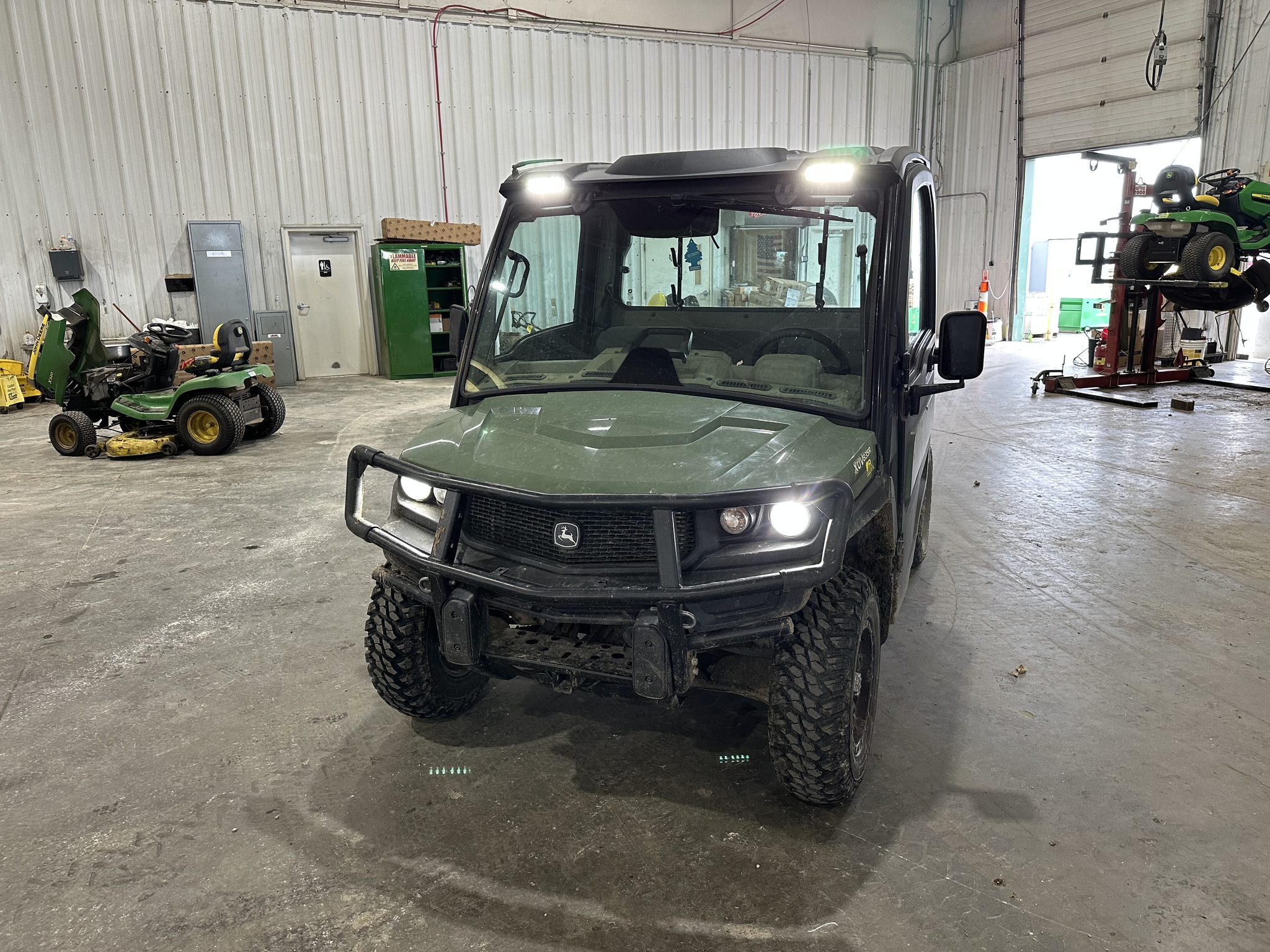  2022 John Deere XUV 835R at Heritage Tractor in Joplin, MO