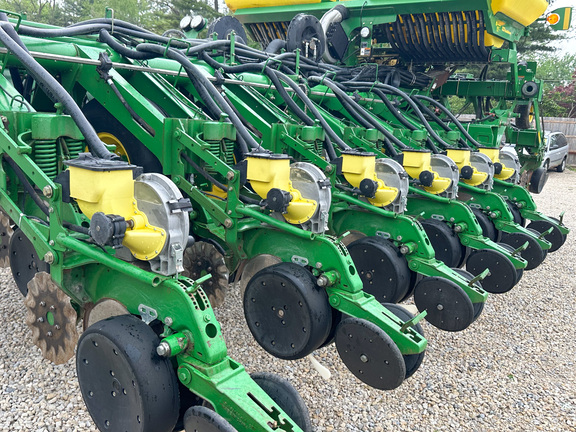 2004 John-Deere 1790