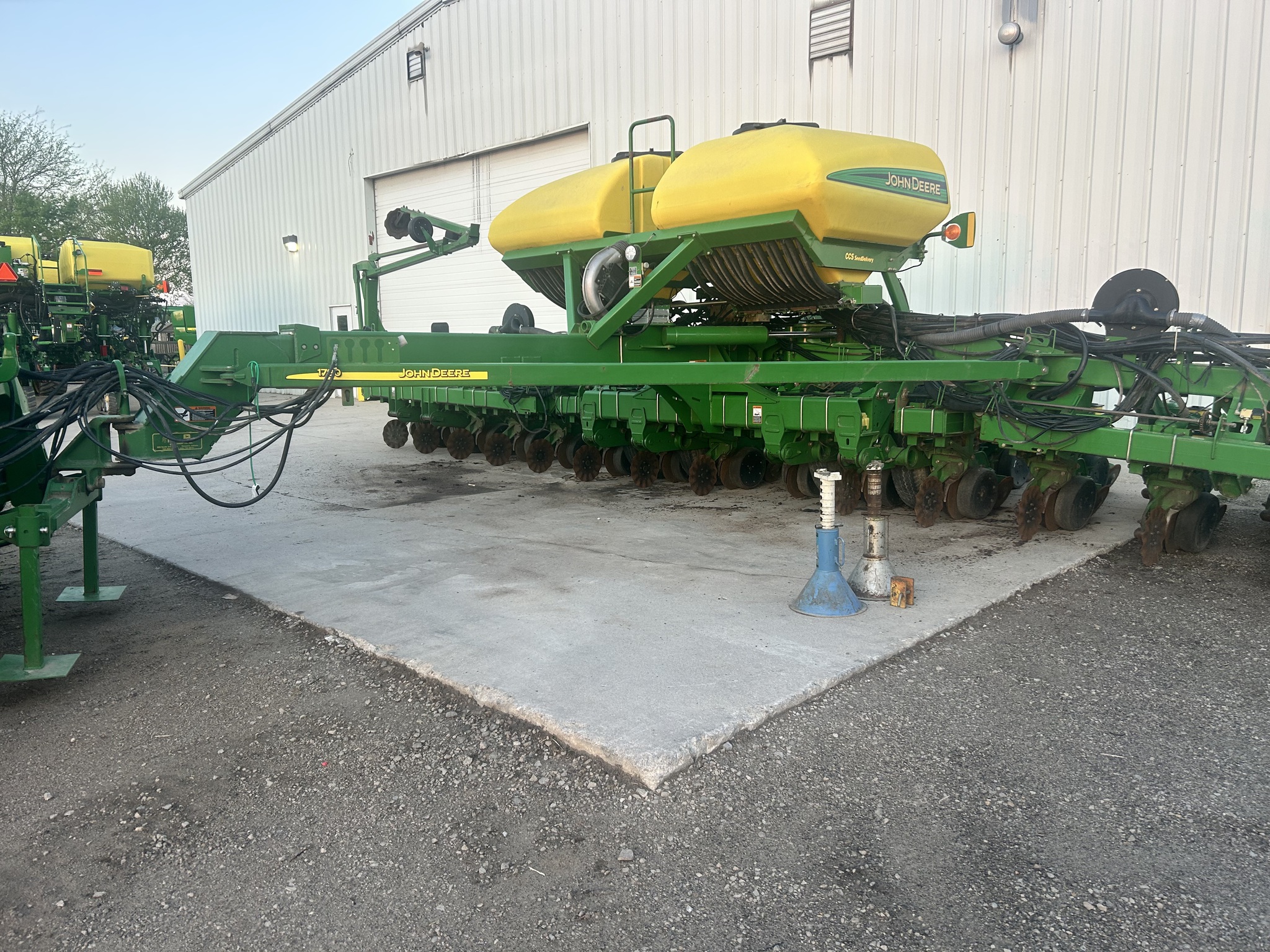 2003 John Deere 1790 Image 1