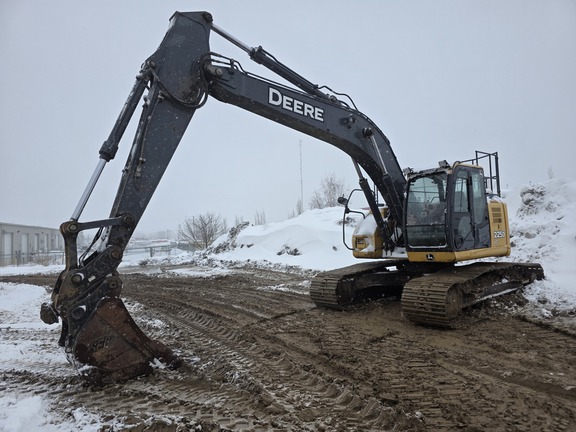 Photo of a 2012 John Deere 225D LC
