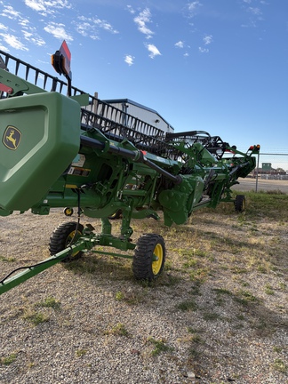 Used 2025 John Deere HDR 35 Combine Platforms at Horizon Ag & Turf in Edmonton West, AB - Photo8
