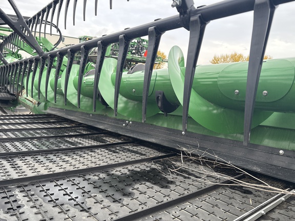 Used 2025 John Deere HDR 35 Combine Platforms at Horizon Ag & Turf in Edmonton West, AB - Photo14