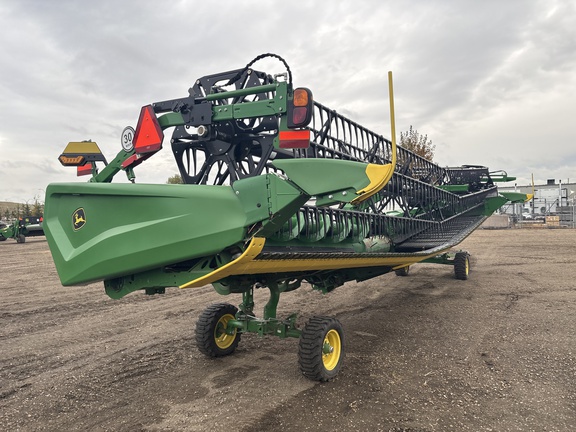 Used 2025 John Deere HDR 35 Combine Platforms at Horizon Ag & Turf in Edmonton West, AB - Photo3