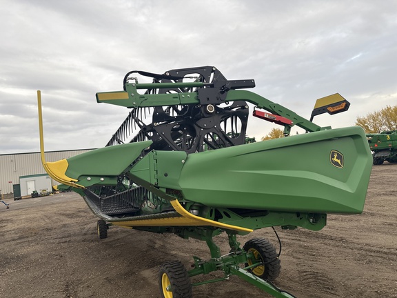 Used 2025 John Deere HDR 35 Combine Platforms at Horizon Ag & Turf in Edmonton West, AB - Photo5