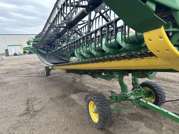 Used 2025 John Deere HDR 35 Combine Platforms at Horizon Ag & Turf in Edmonton West, AB - Photo15