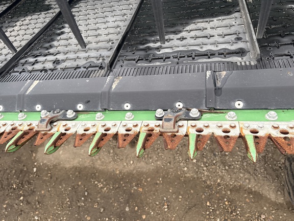Used 2025 John Deere HDR 35 Combine Platforms at Horizon Ag & Turf in Edmonton West, AB - Photo18