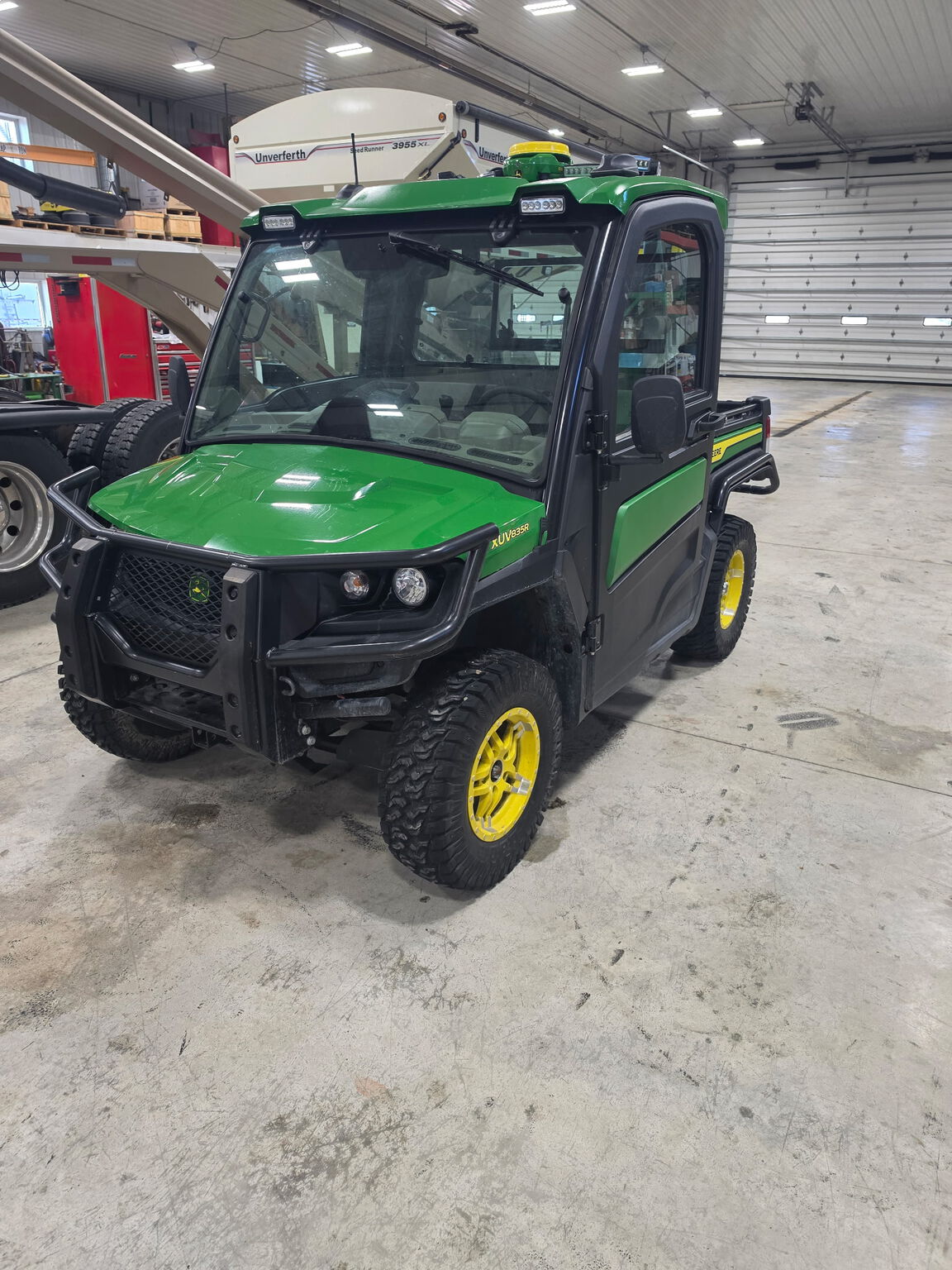 2023 John Deere XUV 835R Image 1