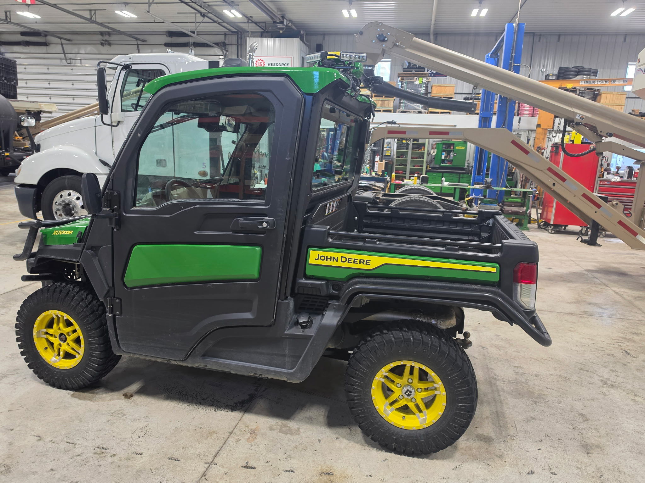 2023 John Deere XUV 835R Image 3