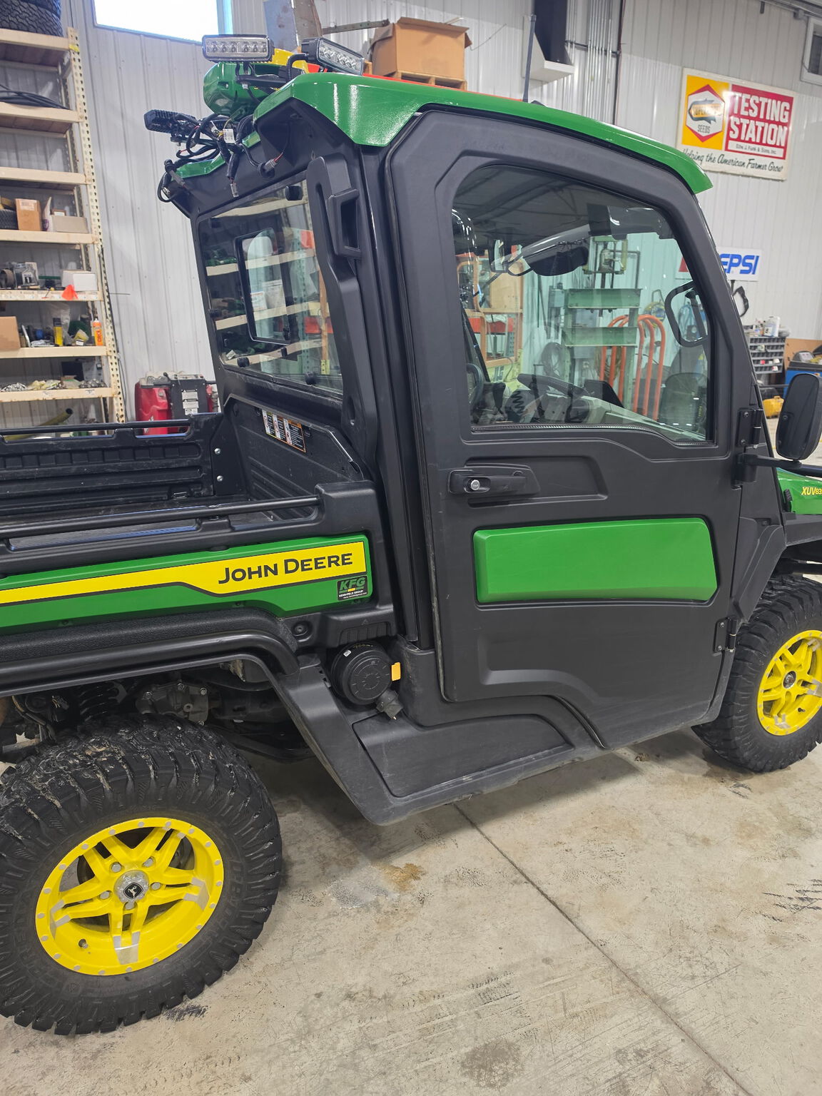 2023 John Deere XUV 835R Image 2