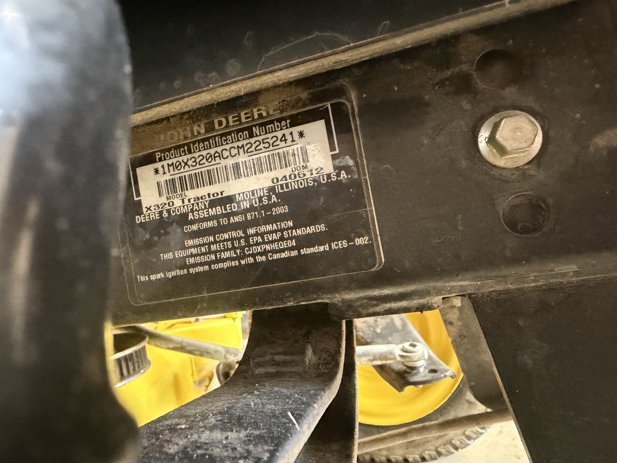 2012 John Deere X320 Image 11