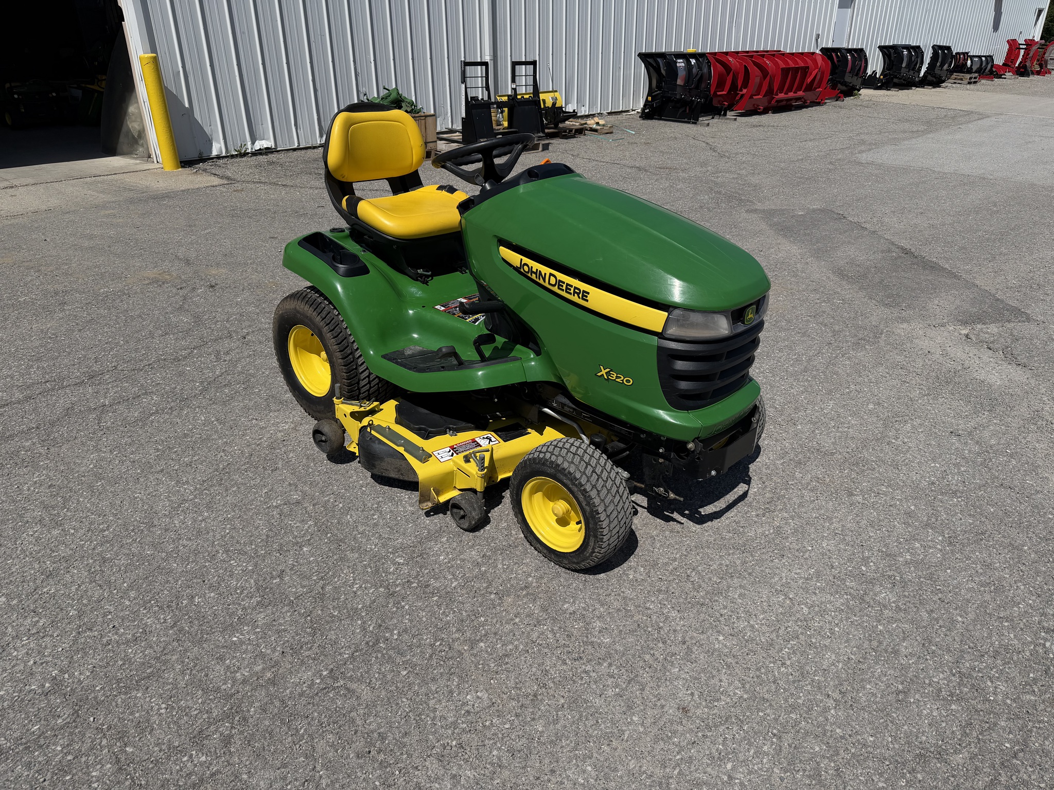 2012 John Deere X320 Image 4
