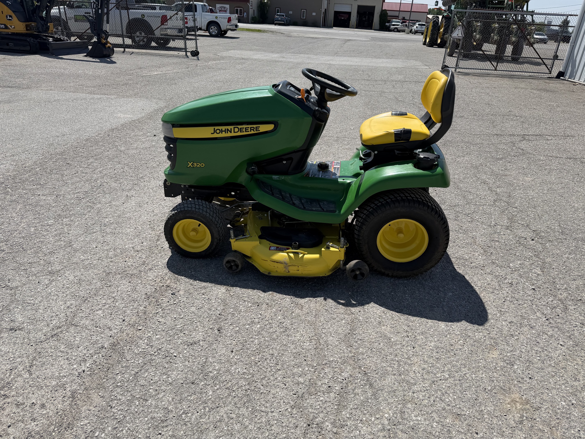2012 John Deere X320 Image 6