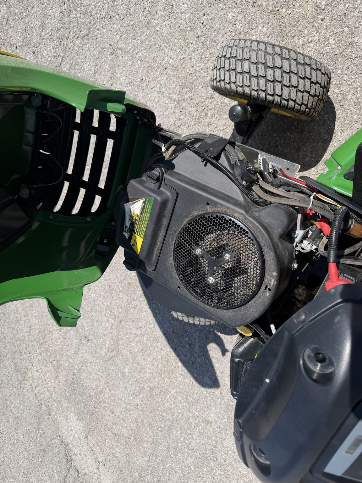2012 John Deere X320 Image 12
