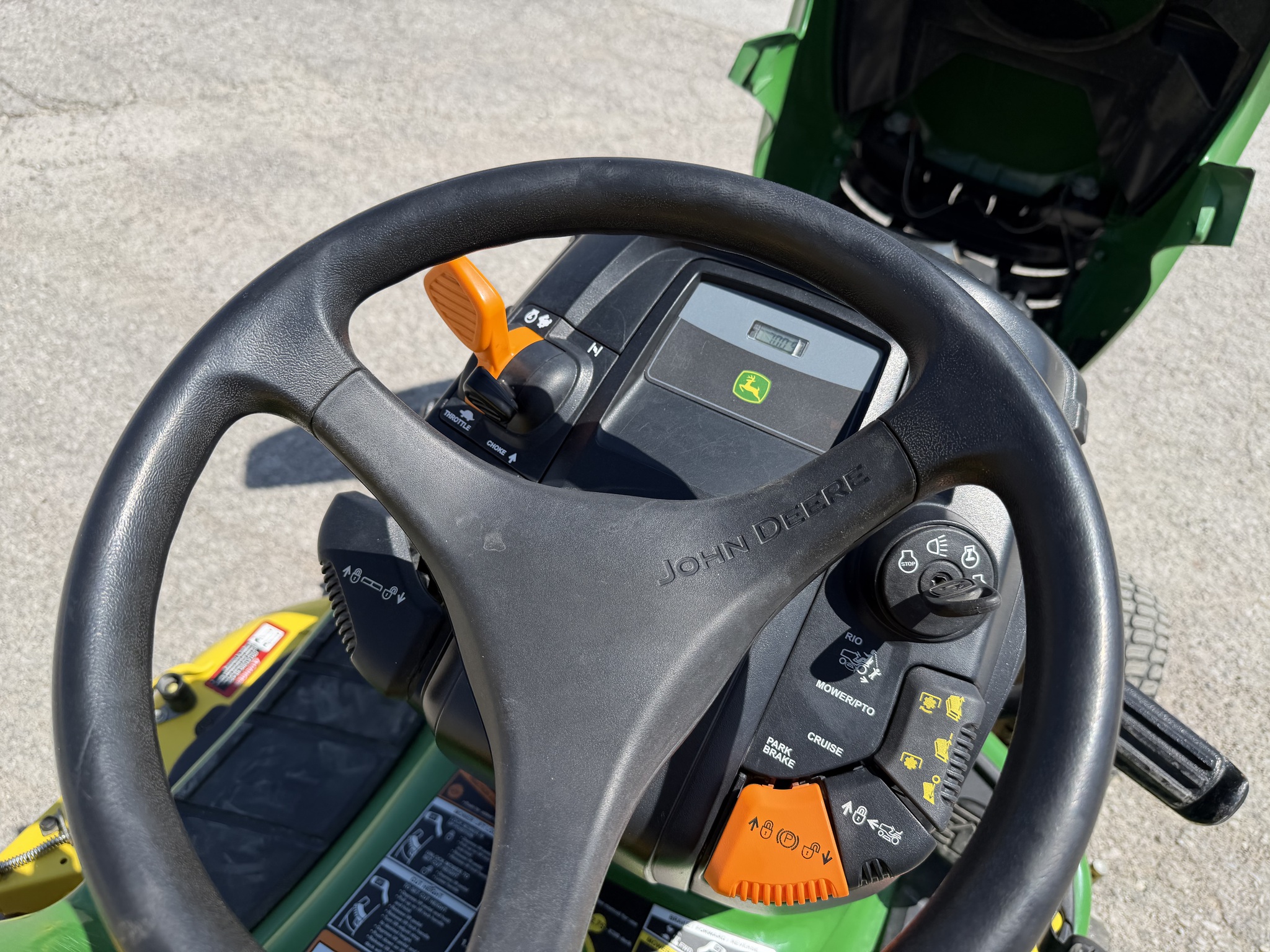 2012 John Deere X320 Image 10