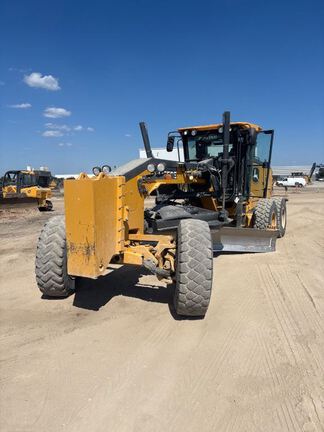 Photo of a 2024 John Deere 772G