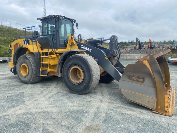 2022 John Deere 824L