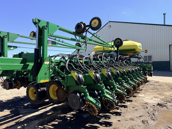 Photo of 2016 John Deere DB60