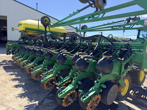Photo of 2016 John Deere DB60