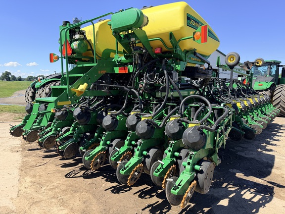 Photo of 2016 John Deere DB60