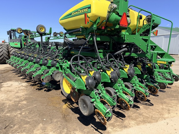 Photo of 2016 John Deere DB60