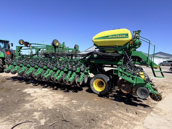 Photo of 2016 John Deere DB60