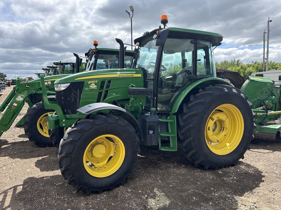  John Deere 6135E